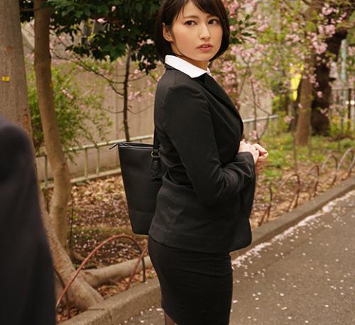【相部屋NTR】『憧れの美人上司と同室に？』興奮してしまった部下と関係を持ってしまう人妻上司！！【本田瞳】