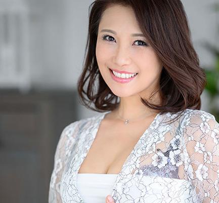 【AVデビ ュー】『元国際線のキャビンアテンダント？』42歳のハイスペック人妻が美し過ぎる裸体を晒す！？