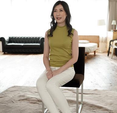 【AVデビュー】『美容部員歴20年の四十路美人妻？』夫に嘘をついてデビューしちゃいました！？【花井ゆり】