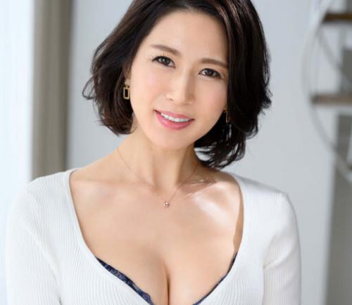 【AVデビュー】『某有名企業で社長秘書をしていた！』46歳の知性溢れる美人妻が衝撃のデビューを飾った！【一場れいか】