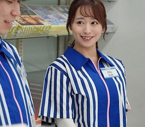 【人妻NTR】『夫とはすれ違い生活？』寂しさを紛らわせるために始めた深夜のコンビニのパートで年下バイトと愛し合う巨乳妻？