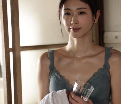 【人妻NTR】『憧れの兄嫁が風呂を借りに来た？』ドキドキするボクは誘惑されて中出しセックスしてしまう！【小松杏】