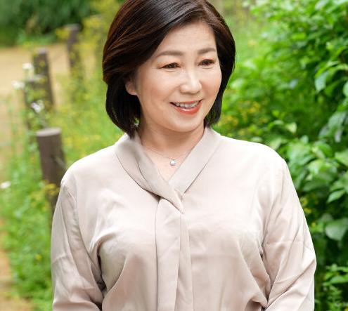 【AVデビュー】『AV男優とセックスしてみたい♥』清楚な五十路妻が淫らな願望を叶えるためにデビュー？！【上田ゆき乃】