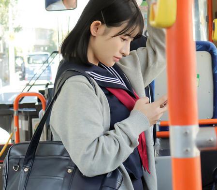 【痴漢レイプ】『中に出さないで！！』変態親父に犯された美少女JK！見られるかもしれないスリルにハマってしまう！？