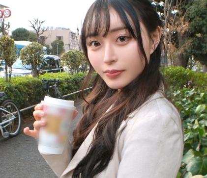 【初撮り】『甲子園を見ながらオナニーしてる？』上品に見える26歳のセラピストの正体は少年好きのド変態！【エロ動画】