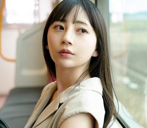 【七沢みあ】『彼女の親友だと分かっているのに…』都会で洗練され、綺麗になった美少女と浮気セックスしてしまう！？