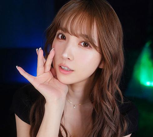 【三上悠亜】『くっさいチンポ汁、出してもいいよ』上品な顔立ちの美女が下品な淫語で挑発してくる？！