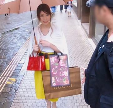 【人妻ナンパ】『旦那はホストクラブのオーナー？』三十路セレブ妻の自宅へお邪魔して中出ししちゃいました！！【エロ動画】