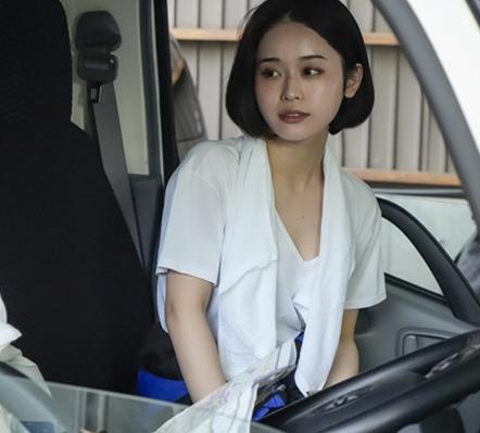 【人妻NTR】『大嫌いだったはずなのに…』配送補助のパートを始めた美人妻が中年ドライバーとの不倫にハマっていく！？