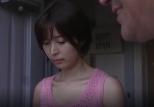 ＜人妻＞夫の借金のせいで家賃を払えない美人妻はエロおやじ大家の言いなりになるしかなくて…！！