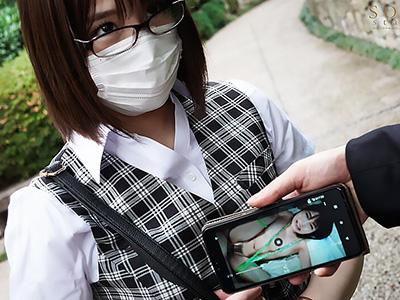 《唯井まひろ×OL》美少女が同僚に秘密の配信を明かされて大胆カメラ映像に突入ｗｗｗ