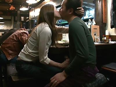 〖ドラマ×NTR〗居酒屋の裏側で妻に気づかれずに男の欲望を満たす官能的なひとときを堪能ｗｗｗ