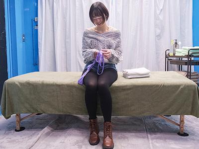 《マジックミラー号×素人》魔法少女スタイルの美少女がMM号でナンパされ官能の乱交SEXでマンコを激しく突かれながら潮吹きするんだけどｗｗｗ