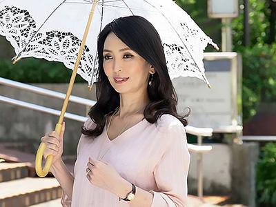 【AVデビュー×人妻】四十路のエロティックな主婦が初体験のAVで大人の色気を解き放つ！激しいピストンで全身を貫かれ快楽に浸る
