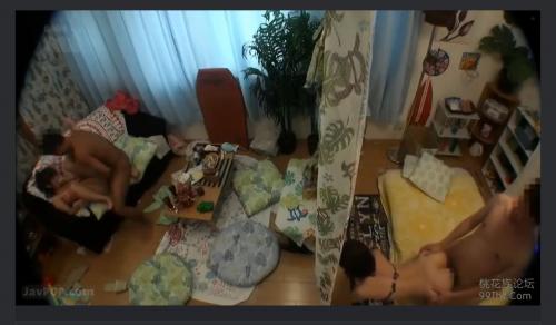 海の家でナンパしたスタイル抜群美人2人と同時に生々しいダブルセックス
