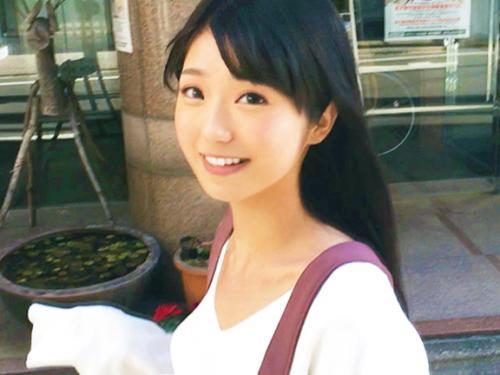 漫画喫茶でバイトしているアイドル級に可愛い清楚JD！感度抜群の美少女まんこを突きまくる