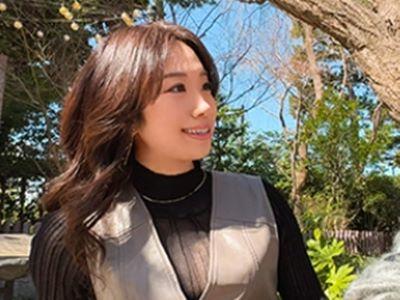 ＜人妻NTR＞嫌がる妻を友人に寝取らせ！「あなた…ごめんなさい！」旦那のそばで腰を振りまくって他人棒に完堕ちする巨乳奥様
