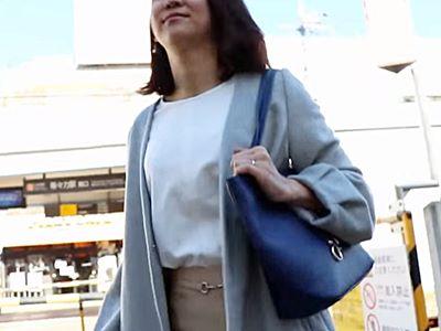 ＜人妻＞スレンダーにくびれウェスト！デカ尻がエロい三十路奥様♥小遣い稼ぎだけとは思えない乱れっぷり！淫乱妻のハメ撮り不倫