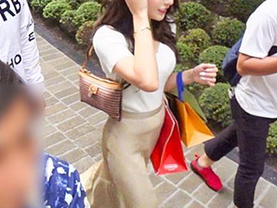 顔面・プロポーションともに偏差値100のセレブ人妻をナンパ！寝取られを自撮りする正真正銘の変態パイパン妻が中出しFUCｋ