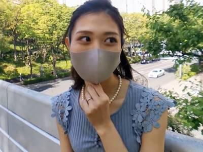 ＜人妻＞アラサーの元お天気お姉さん！ち●ぽ中毒だという巨乳美女が2穴乱交！細身ボディをくねらせ失神連続アクメ【中出し】