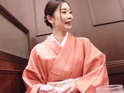 ＜人妻＞170cm高身長のエロ女将！上品なのに白濁のマン汁だらだら♡３０代熟女のガリ貧乳ボディを突きまくり【素人/企画】