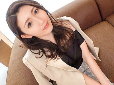 ＜人妻＞大人の色気溢れる社長秘書（33歳）の初撮り 美魔女で巨乳美脚！極上三十路熟女のハメ撮りエロ動画【素人/企画】