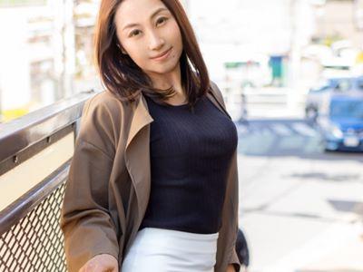 ＜人妻＞37歳とは思えない抜群スタイル！貧乳黒乳首が卑猥な三十路熟女のハメ撮り不倫！豪快ピストンに絶叫イキ【素人】