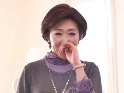 ＜初撮り＞『夫は相手してくれないの♥』上品で貫禄ある五十路人妻（54歳）男に触れられ悦ぶご無沙汰美熟女のAVデビュー