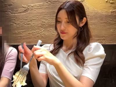 ＜人妻ナンパ＞ママ友と飲み会中のS級熟女さんをハンティング！長身美脚！巨乳のアラサーほろ酔い妻がチャラ男と中出し浮気H！