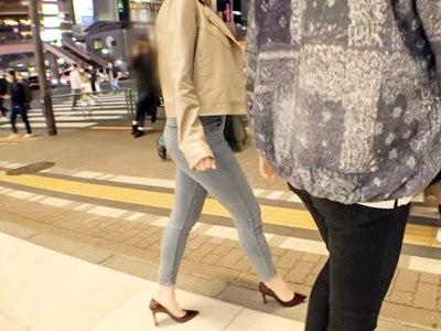 ＜人妻ナンパ＞不倫夫に抱かれず欲求不満な奥さんが乳首責めで完オチ♥身体がエロい美乳美尻妻が久々チ●ポに絶頂【素人/企画】
