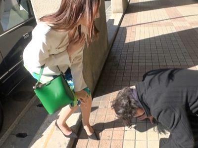 ＜人妻ナンパ＞港区アラサーセレブ妻に土下座懇願！上品な美尻奥様が豹変！ヤリマン微乳妻の淫乱ぶりが凄い中出しH【素人/企画】