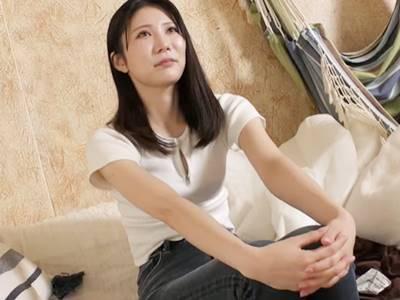 ＜素人＞高身長スレンダーなS級人妻さん！感じやすい微乳を攻められパイパンお股を濡らす美女のハメ撮り不倫H