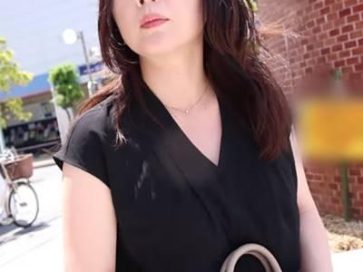 ＜素人＞旦那公認でAV出演にきた42歳人妻さん！ハリのあるデカ尻で敏感体質だったドスケベ美魔女が昼間からハメ撮り不倫