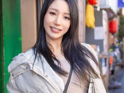 ＜人妻＞欲求不満な四十路の社長夫人！爆乳Hカップの極上妻がハメ撮りで豹変！騎乗位でち●ぽを堪能する色っぽい熟女の不倫H
