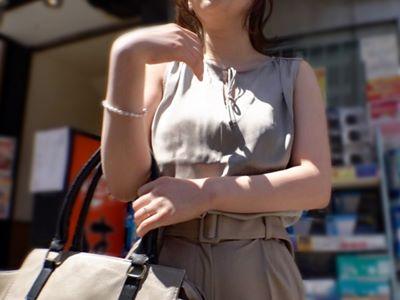 ＜人妻ナンパ＞ギャンブル依存症の旦那をもつ訳あり奥様！ち●ぽにも飢えた欲求不満妻が久々のセックスに腰を振りまくり♥