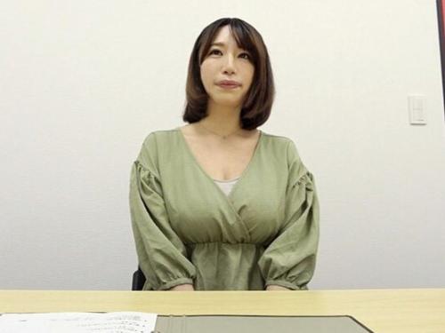 【本物人妻】4児の母親でKカップ豊満おっぱいがエロい美熟女がAVデビュー！男優テクに潮吹きして他人棒の激ピストンで絶頂