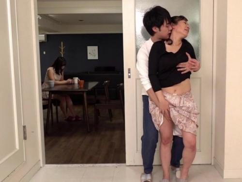 【嫁の母】義父が亡くなり未亡人になった義母と一緒に住み始めて…性欲有り余る姑が娘婿を淫らに誘って近親相姦でNTR不倫堕ち