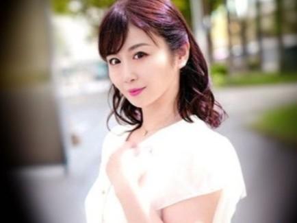 【人妻ナンパ】色香と気品漂う42歳美熟女おばさんに声掛けてセクハラ質問！欲求不満を聞き出してお持ち帰り成功する不倫エッチ
