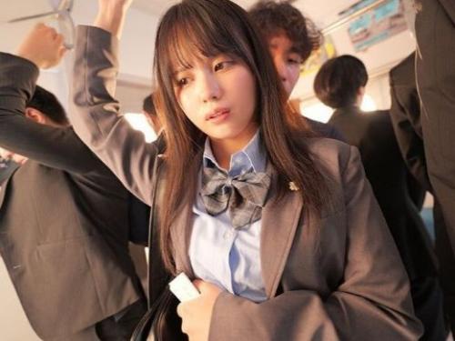 【JKレイプ】アイドル並み顔面偏差値な学生の制服娘を電車で見かけて堪らずに痴漢！サラリーマンの見知らぬ男のテクの虜に…