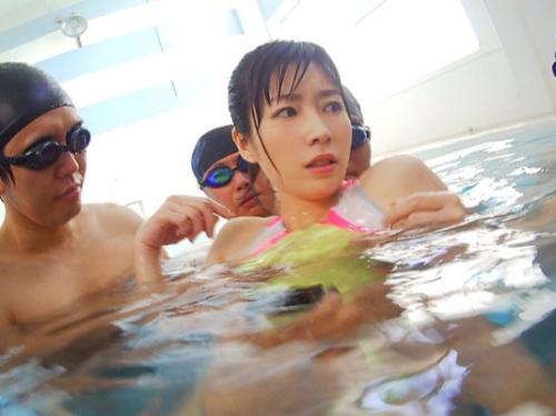 【人妻レイプ】美を保つ為に通うジムのプールで痴漢スイマーたちに狙われて…水着を着たまま弄ばれて陵辱強姦で寝取り墜ち