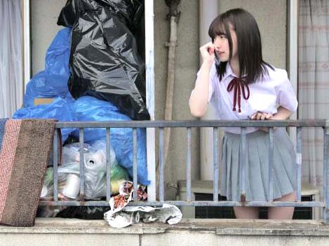 【JKレイプ】ゴミ屋敷同然の家に住む隣の絶倫オヤジに押し倒されて犯される女子校生…監禁して終わらない抜かずの中出しレイプ