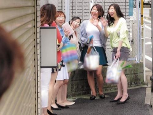 【人妻レイプ】『中出しされたくなかったら誰か呼び出してよ』絶倫少年たちが巨乳若妻を陵辱強姦！他のママ友呼ばせて連鎖地獄