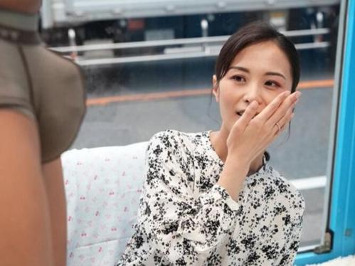 【熟女ナンパ】小さな子供がいるお母さんに悩み相談のフリして巨根を見せつけ！欲求不満な奥さんが発情してNTR中出しセックス