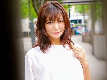 【熟女ナンパ】上品で色気溢れる49才美熟女おばさんに声掛けて性感チェック！バイブと他人棒フェラに欲情してホテルお持ち帰り