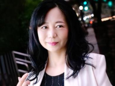 【熟女ナンパ】清楚美人で色気溢れる54歳美熟女奥さんの下着チェック！デカ尻披露して興奮する美魔女おばさんと不倫交渉に成功
