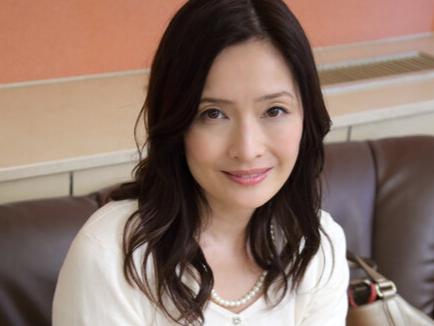 【熟女ナンパ】清楚で綺麗な五十路美熟女に声掛けて車内で性感チェック！欲求不満を聞き出して他人棒に発情する不倫中出しH