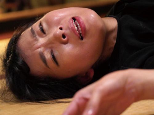 【人妻レイプ】義母が亡くなった葬儀終わりに疲れて横になる義姉を陵辱強姦する義兄…無理やりな近親相姦の快楽でNTR不倫墜ち