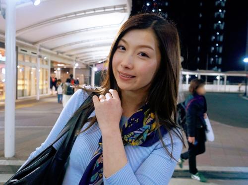 【人妻ナンパ】『今夜は夫が帰ってこないから…』週末金曜日に美容部員の奥さんをお持ち帰り！不倫中出し絶頂する美魔女おばさん