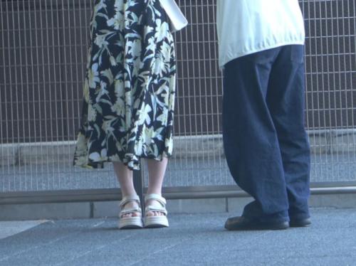 【人妻ナンパ】清楚で細身巨乳がエロい37歳美熟女おばさんにセクハラ質問！下着見せでデカ尻披露して欲情した奥様をお持ち帰り