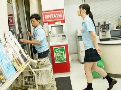 【JKレイプ】彼氏持ちでセクハラ店長に塩対応な女子高生と停電で閉じ込められて…逃げ場のない店内で絶倫チンポで肉便器調教